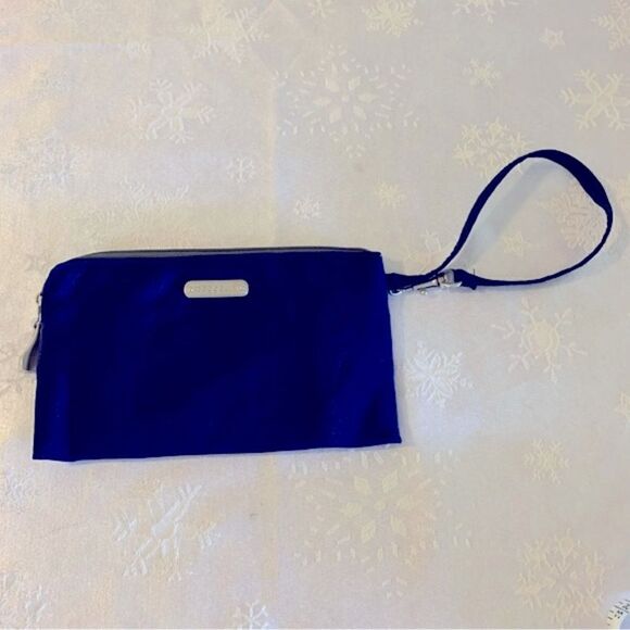 Baggallini Blue RFID Zip Wallet Wristlet Zip Pouch NWOT Gorgeous - Picture 1 of 6